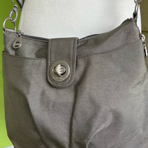 BAGGALLINI SORRENTO RFID HOBO BAG-BLUEFLY LIGHT GRAY - Picture 3 of 12